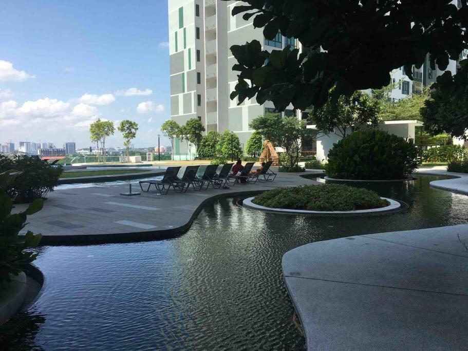 Homenest Jb City Poolview Suite By Cozy Home Johor Bahru Kültér fotó